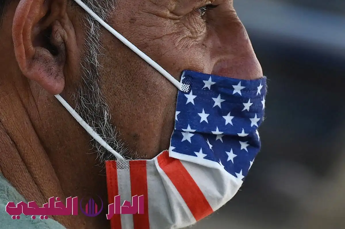     الكمامات تعود لأمريكا مع موسم فيروسات قاسٍ 