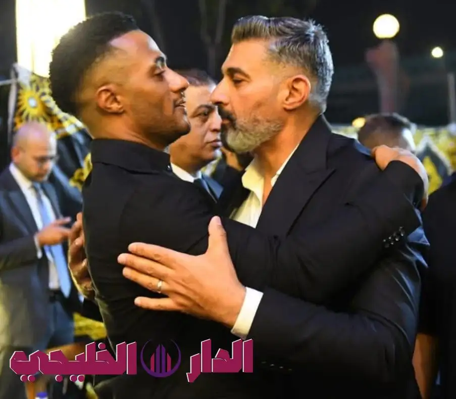     بعد ترندات أن لم يحضر أحد عزاء والده.. نخبة كبيرة من الفنانين عل 