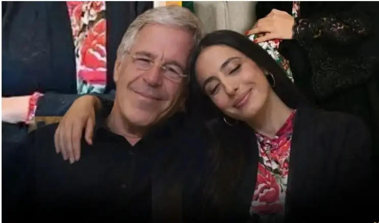 فيديو يشيب له الرأس لأجمل امرأة عربية من جزيرة إبستين.. شاهد لحظة عـ،،،ـض القـ،،،ـضيب كاميرا سرية كانت مثبته في الطاولة..!  