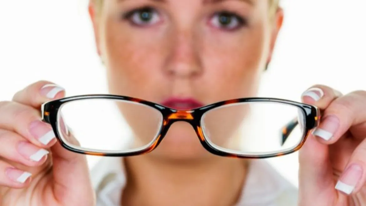   “غذاء رباني” يقوي النظر 6/6 ويمنع المياه البيضاء وجفاف العين في ثوانٍ.. السر الذي أخفوه عنك لسنوات