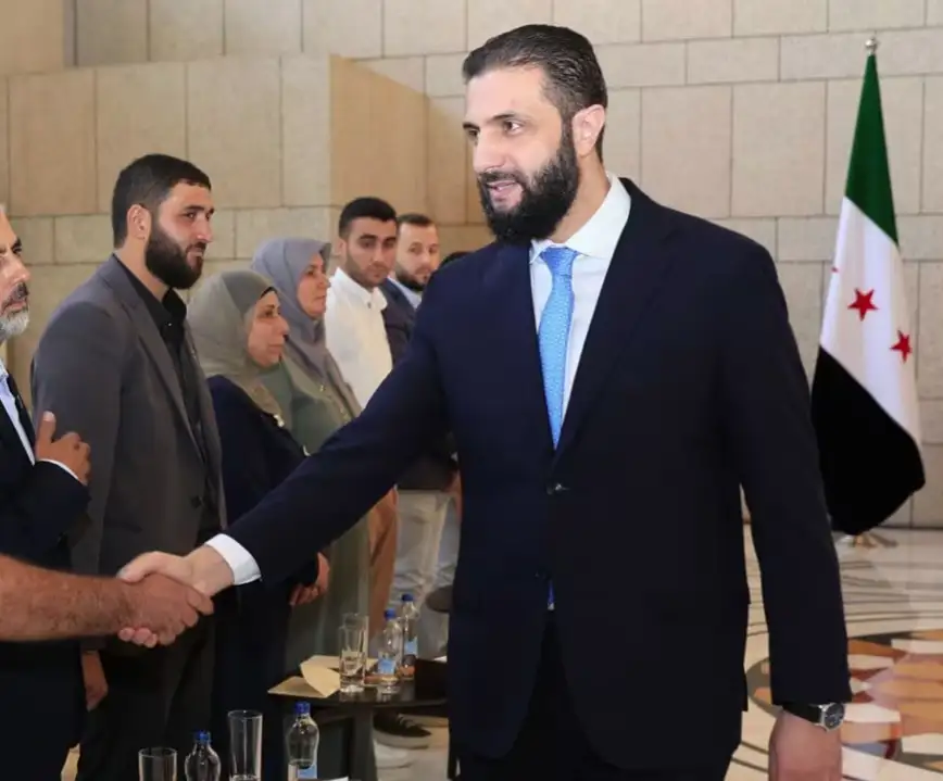     سوريا.. أحمد الشرع يثير جدلًا بحديثه مع الناجين من مجزرة الكيماو 